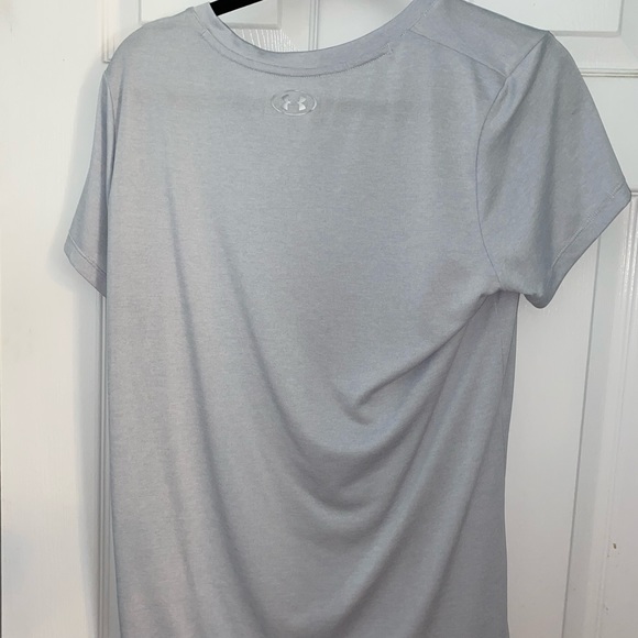Women’s under armour v neck size large - Picture 2 of 3